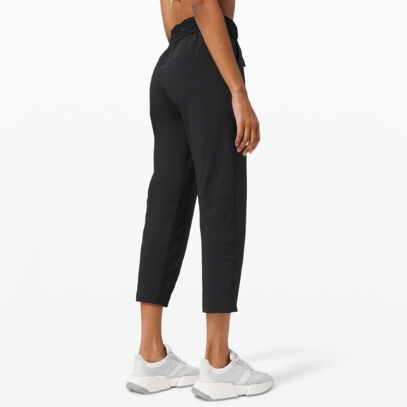 Lululemon Beyond the Studio Crops size 6 - Picture 2 of 10
